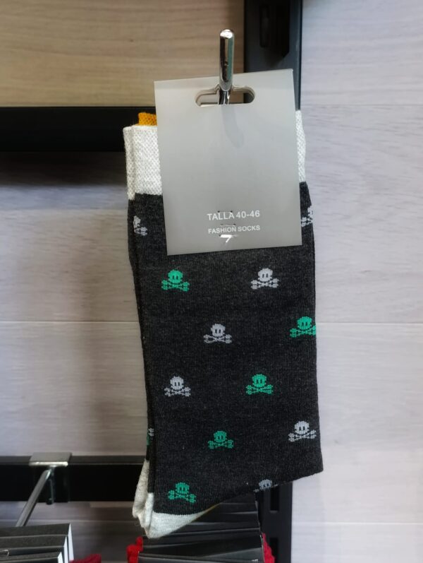 calcetines-divertidos-calaveras-gris-katxu Calcetines divertidos Calaveras