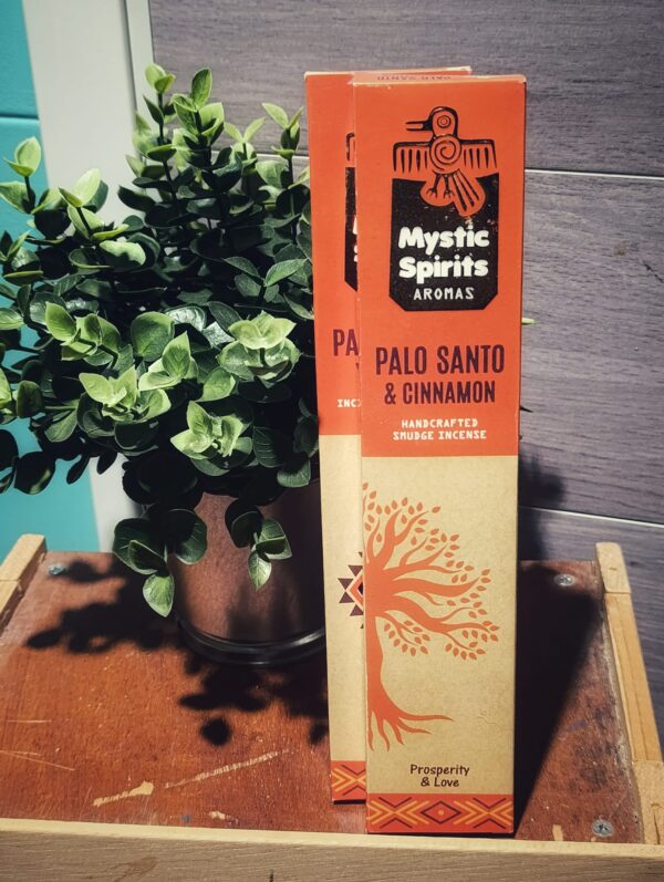 Incienso orgánico Palo Santo con Canela elaborado con resinas naturales y aceites esenciales