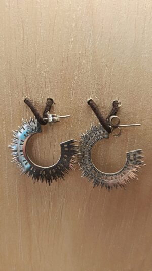 Pendientes calados efecto sol de acero inoxidable