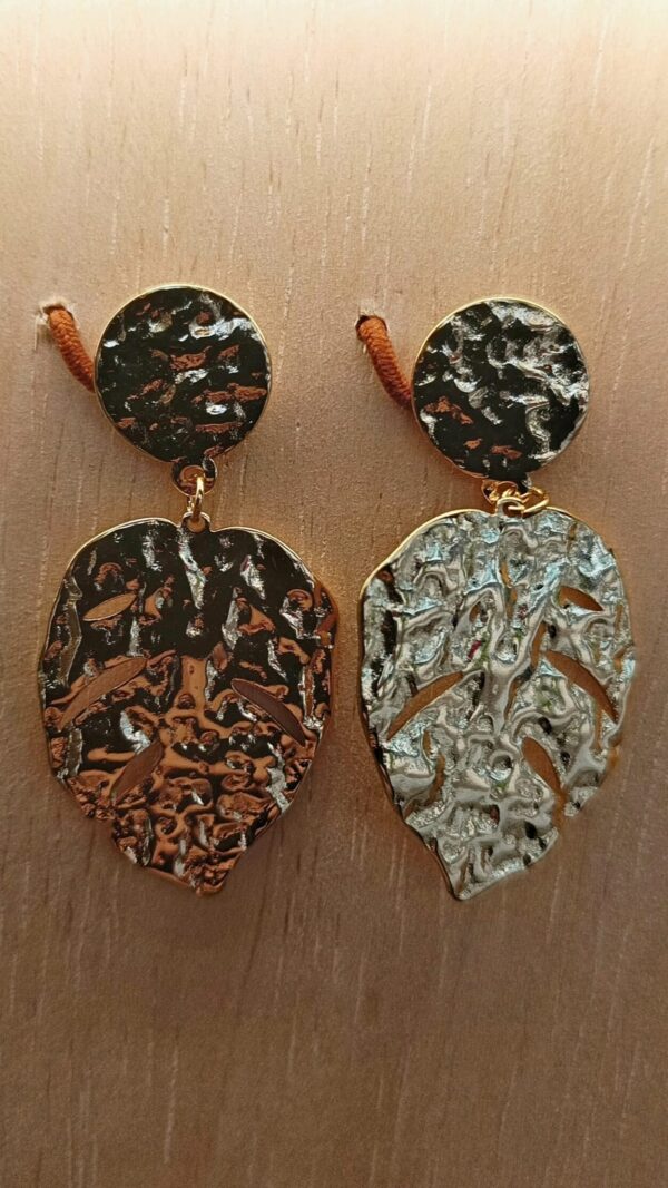 Pendientes hoja texturada dorados de acero inoxidable