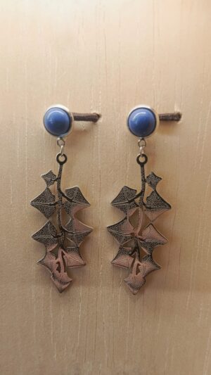 Pendientes hojas caladas con piedra azul de acero inoxidable