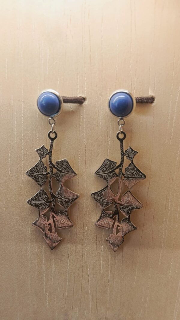 Pendientes hojas caladas con piedra azul de acero inoxidable